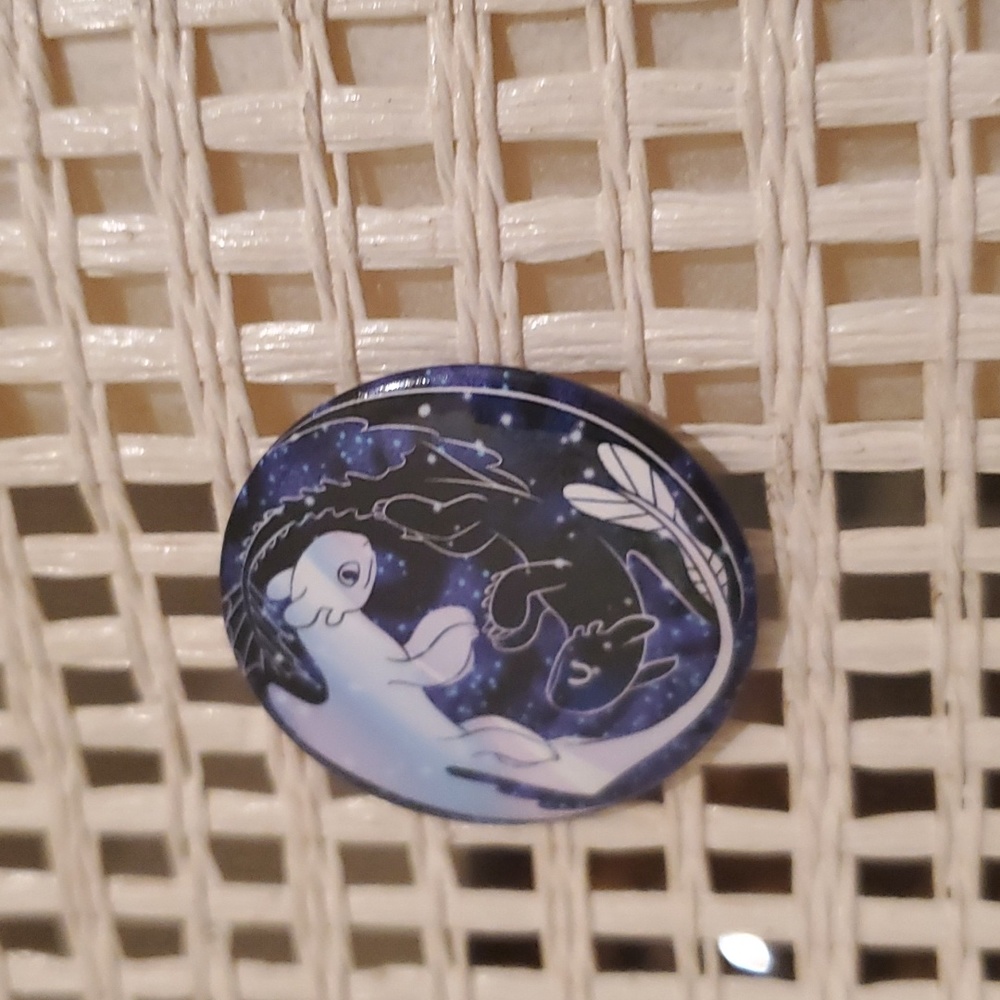 Toothless To Train A Dragon Button 1 in. Bookbag Accessories - Picture 2 of 4